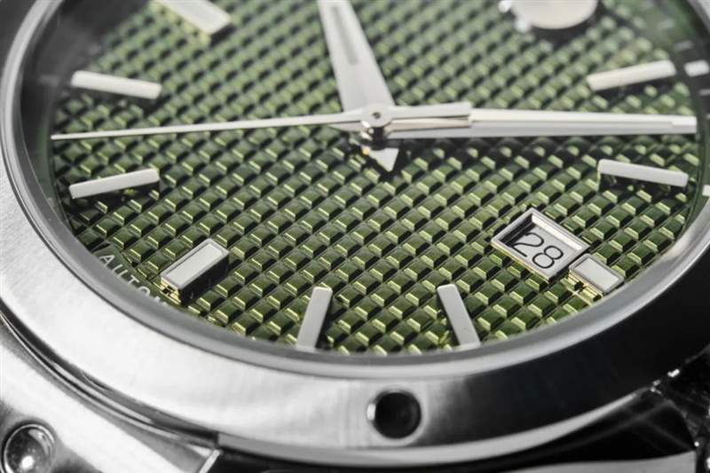 綠面+格紋+運(yùn)動(dòng)，萬元預(yù)算的瑞士腕表又一爆款-復(fù)刻表