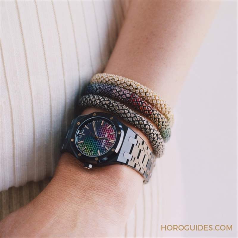 這樣的鏡面虹彩-愛彼皇家橡樹34毫米黑色陶瓷自動上鏈腕表Carolina Bucci限量版-復(fù)刻表