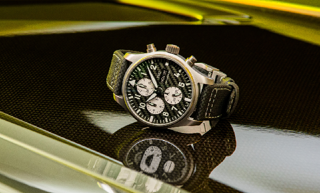 賽車同款材質！IWC飛行員計時腕表「AMG」特別版-復刻表