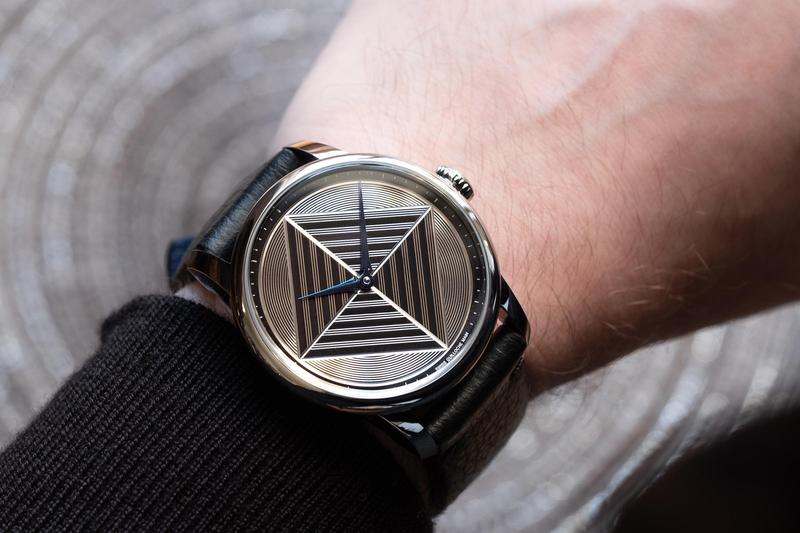 Louis Erard挑戰(zhàn)最親民的機(jī)刻雕花工藝?-復(fù)刻表