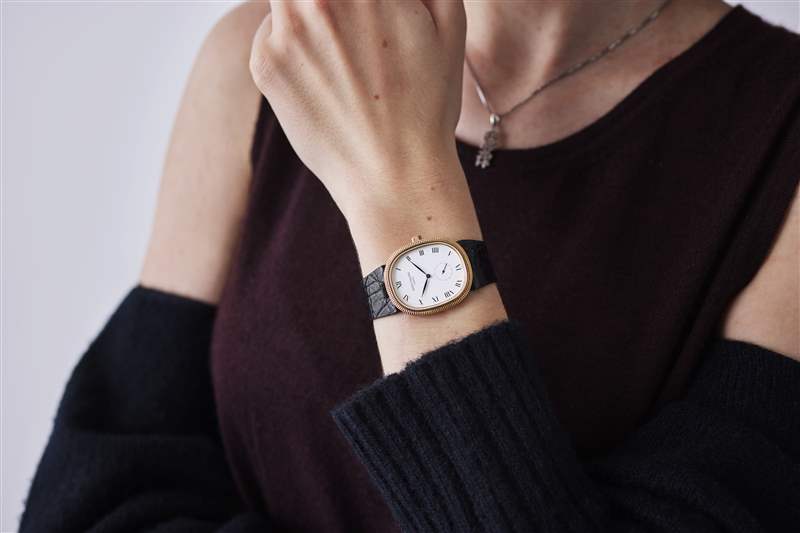 復(fù)古手表兩枚金百達翡麗，一枚 1980 年代帶有世界時間表圈的 Sinn 計時碼表，以及一枚 1974 年勞力士蠔式萬年歷腕表-復(fù)刻表