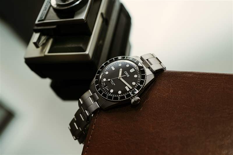 使用新款Oris&nbsp;Divers 65 親身體驗(yàn) 12 小時(shí)表圈和啞光表盤(pán)-復(fù)刻表