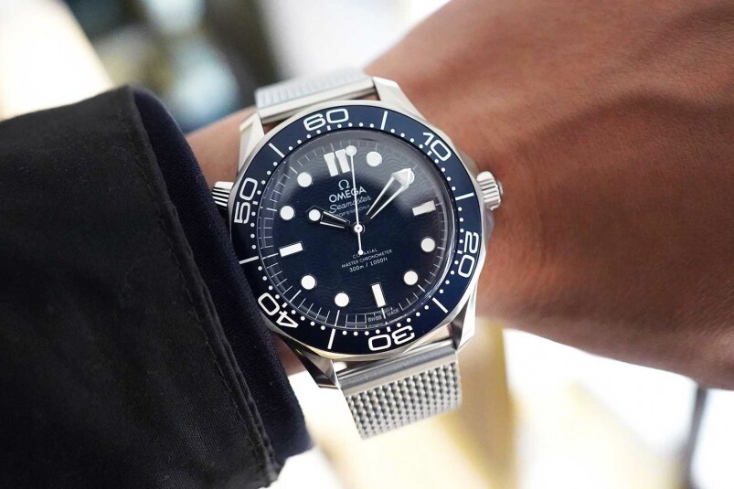 James Bond登上銀幕60年！全新OMEGA James Bond 60周年Seamaster Diver 300M登場(chǎng)-復(fù)刻表