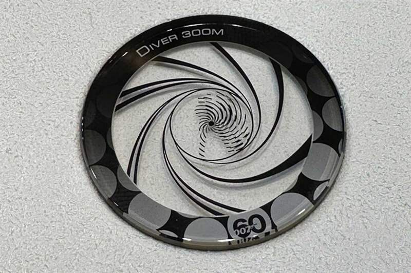 James Bond登上銀幕60年！全新OMEGA James Bond 60周年Seamaster Diver 300M登場(chǎng)-復(fù)刻表