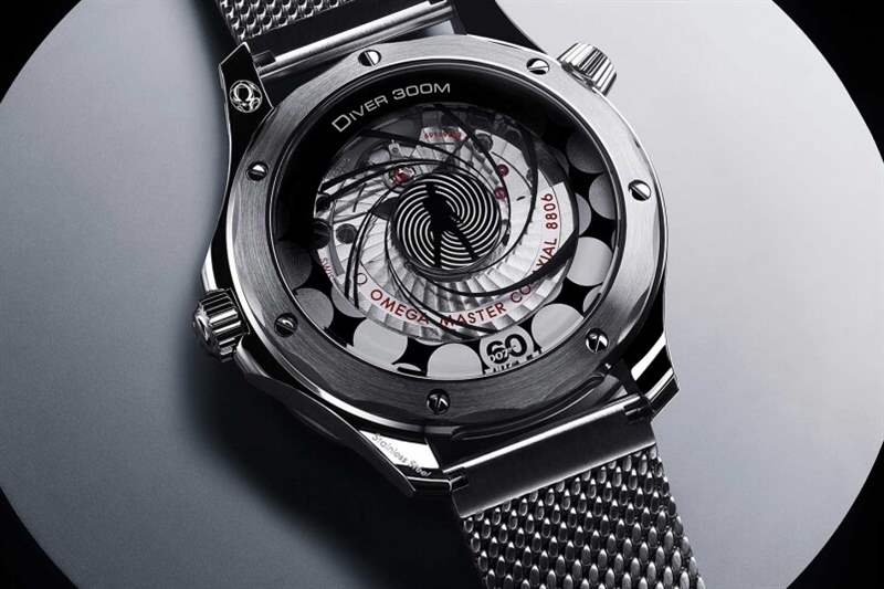 James Bond登上銀幕60年！全新OMEGA James Bond 60周年Seamaster Diver 300M登場(chǎng)-復(fù)刻表