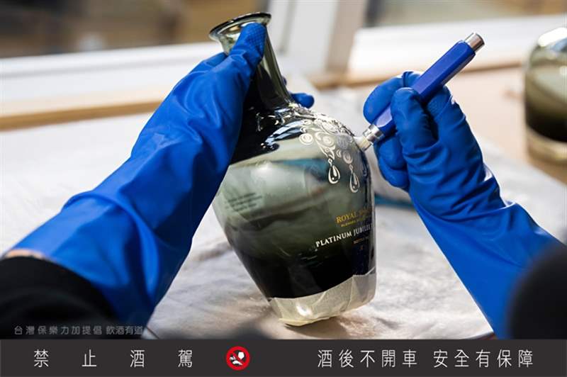 皇家禮炮致敬白金禧深遠意義珍稀威士忌的完美調和成就時代定義-復刻表