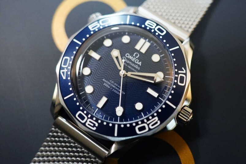 James Bond登上銀幕60年！全新OMEGA James Bond 60周年Seamaster Diver 300M登場(chǎng)-復(fù)刻表