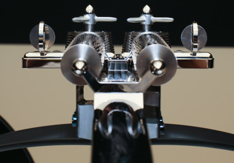 Reuge動(dòng)手實(shí)踐的MB&F MusicMachine:價(jià)值13000美元的音樂(lè)盒-復(fù)刻表