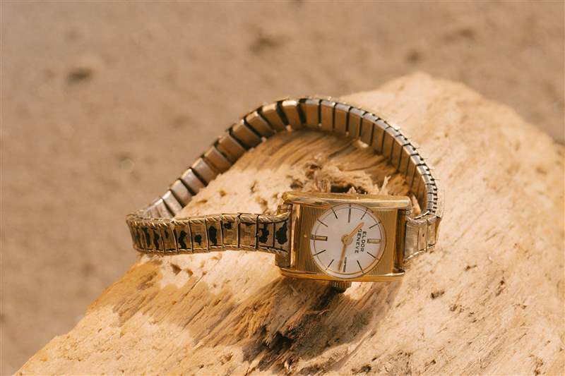 本周最佳手表我母親送給我的30歲生日精致瑞士手表-復刻表