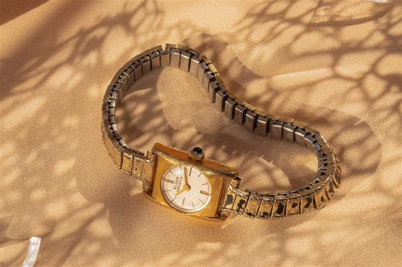 本周最佳手表我母親送給我的30歲生日精致瑞士手表-復刻表