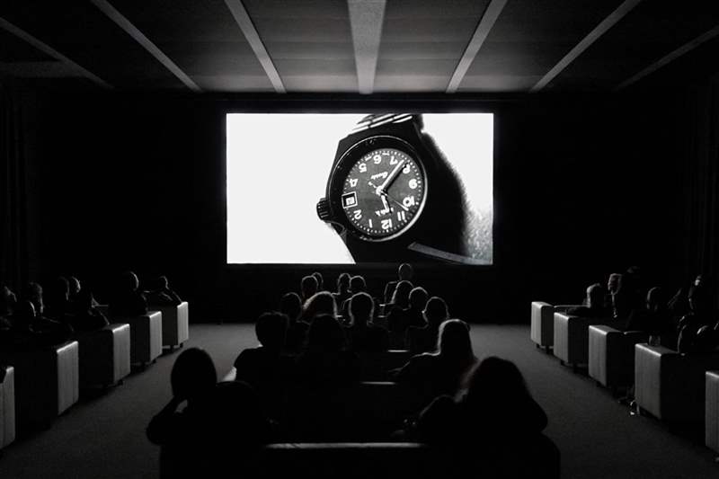 時間文化這個聰明的在線“文學時鐘”是由杰克·凱魯亞克、弗吉尼亞·伍爾夫和村上春樹驅動的-復刻表