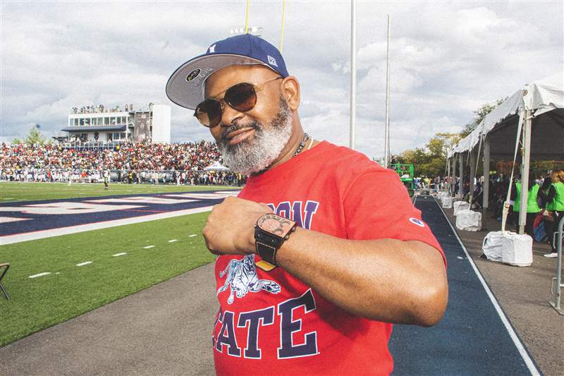 在HBCU的四個返校節(jié)上進行手腕檢查的照片報告-復(fù)刻表