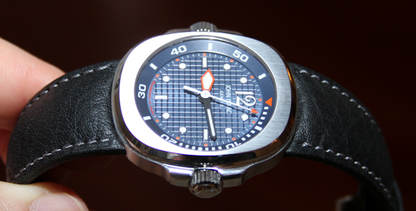 約翰艾薩克日內(nèi)瓦波濤洶涌的海浪手表評論-復(fù)刻表