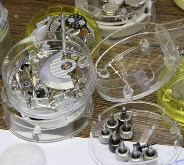 丹尼爾·德雷弗斯（Daniel Dreifuss）創(chuàng)辦的莫里斯·德·莫里亞克（Maurice de Mauriac）鐘表公司-復(fù)刻表