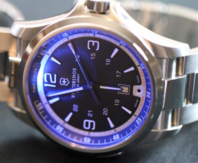 瑞士軍隊Victorinox夜視手表評論-復(fù)刻表