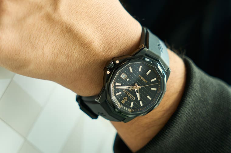 昆侖表海軍上將全黑造型大三針全面鎖定男女性客群-復刻表