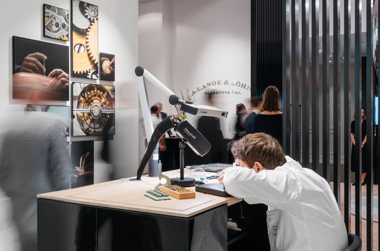 倫敦哈洛德百貨出現(xiàn)一支超巨大朗格Odysseus計時碼表比實表大50倍！-復(fù)刻表