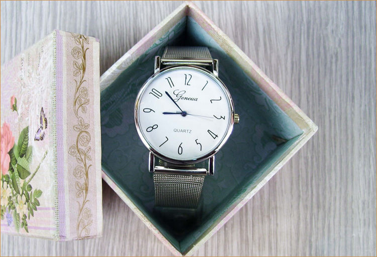 30歲女人戴什么手表好看(適合30歲女人戴的手表品牌)-復(fù)刻表